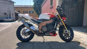 Aprilia Tuono 1000 R Factory (2006 - 11)  (2)