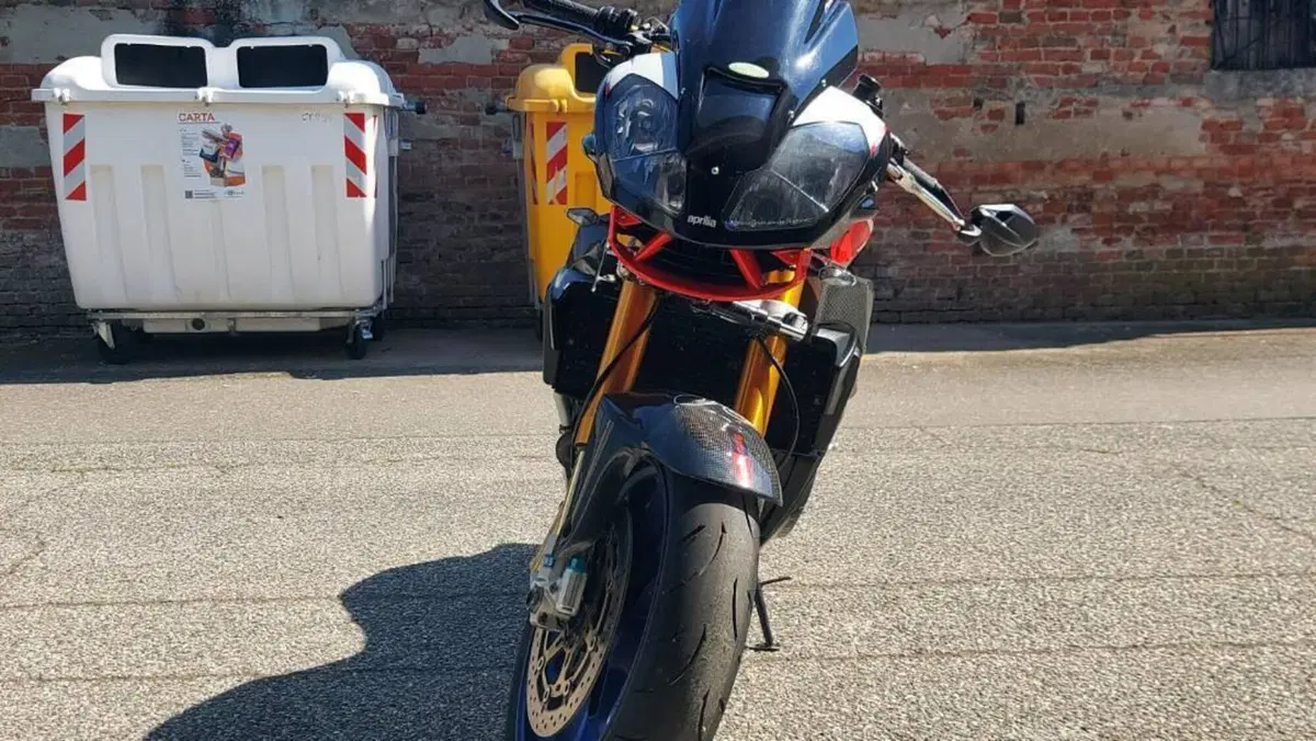 Aprilia Tuono 1000 R Factory (2006 - 11)  (3)
