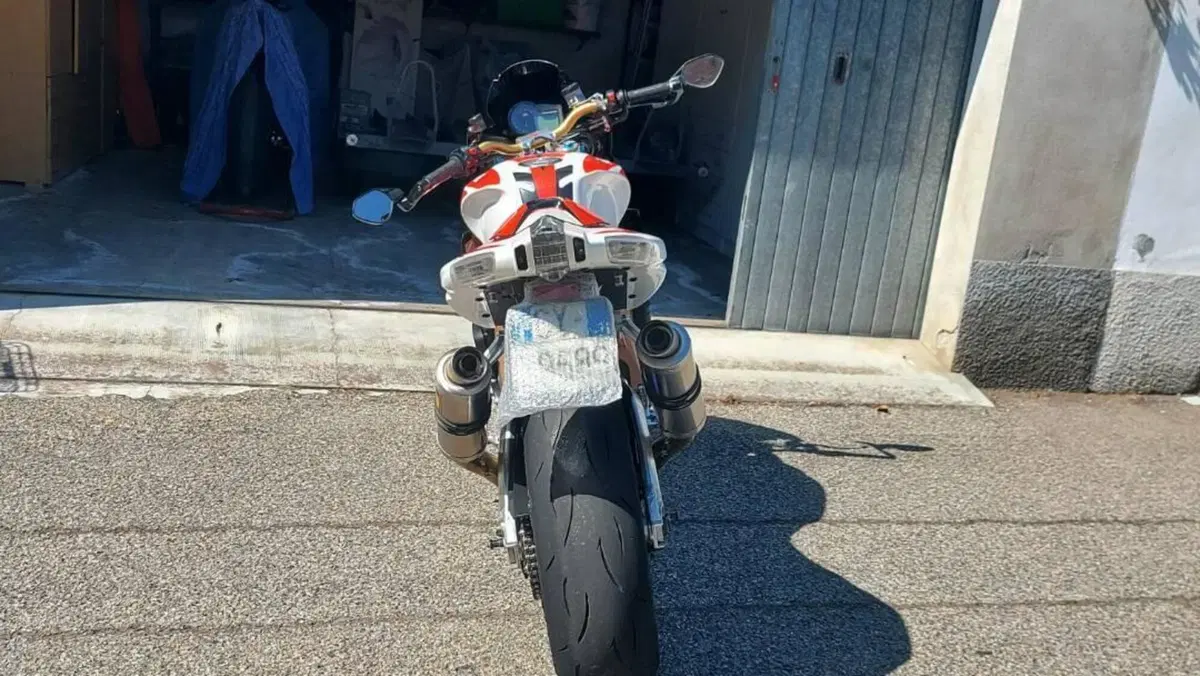 Aprilia Tuono 1000 R Factory (2006 - 11)  (4)