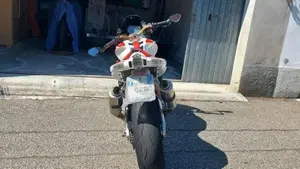 Aprilia Tuono 1000 R Factory (2006 - 11)  (4)