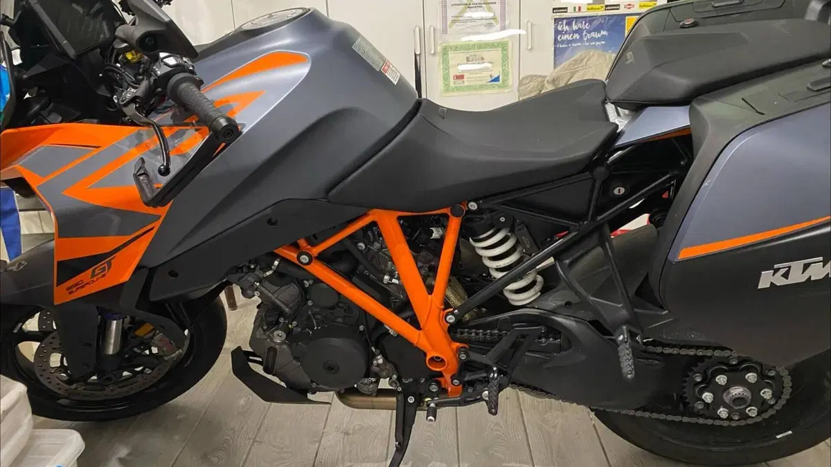 KTM 1290 Super Duke GT (2022 - 25)  (2)