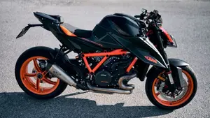 KTM 1290 Super Duke R (2021)  (2)