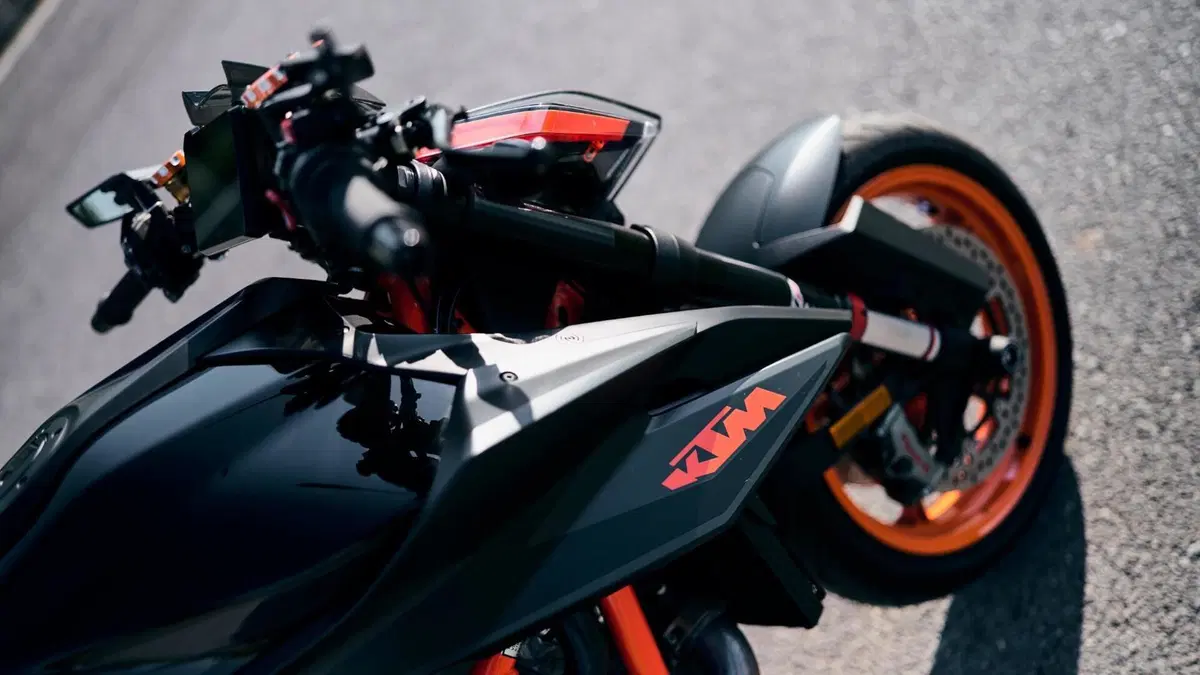 KTM 1290 Super Duke R (2021)  (4)