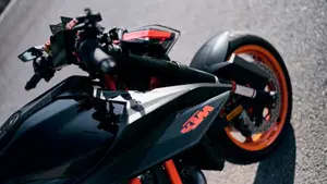 KTM 1290 Super Duke R (2021)  (4)