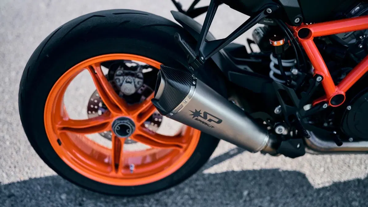 KTM 1290 Super Duke R (2021)  (5)