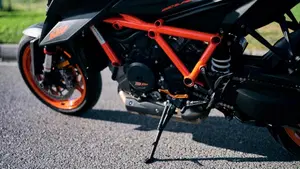 KTM 1290 Super Duke R (2021)  (7)