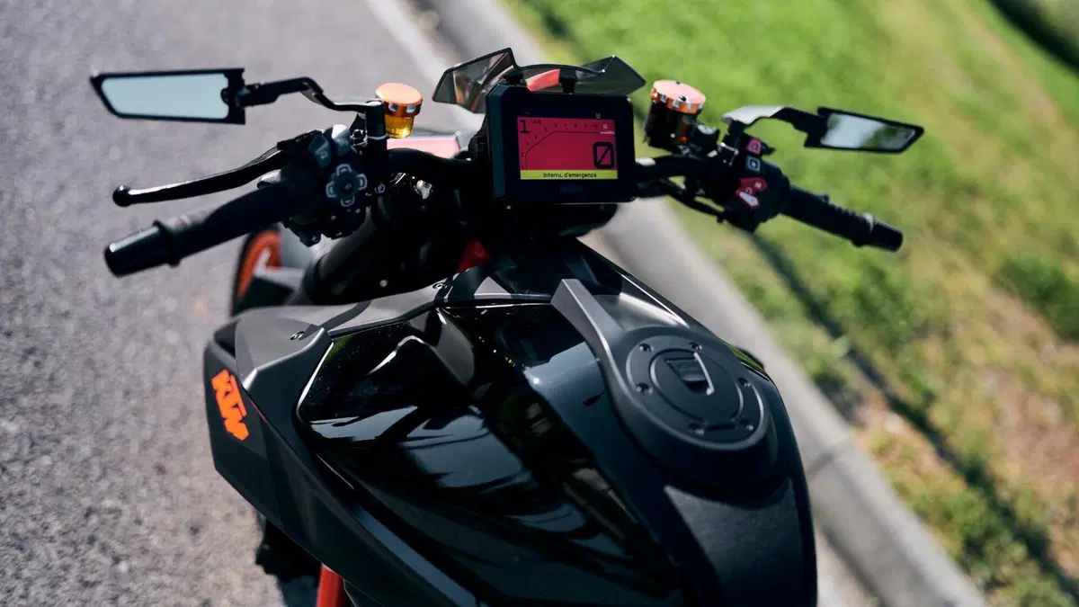 KTM 1290 Super Duke R (2021)  (8)