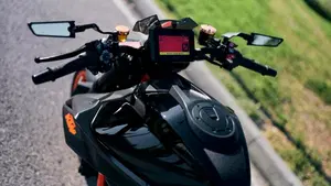KTM 1290 Super Duke R (2021)  (8)