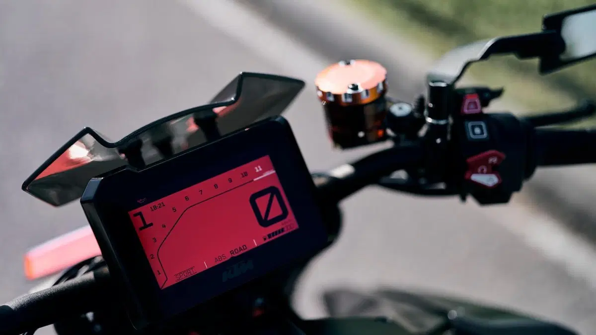 KTM 1290 Super Duke R (2021)  (9)