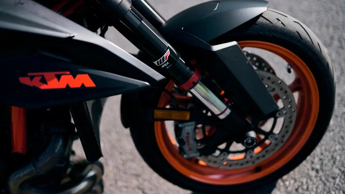 KTM 1290 Super Duke R (2021)  (15)