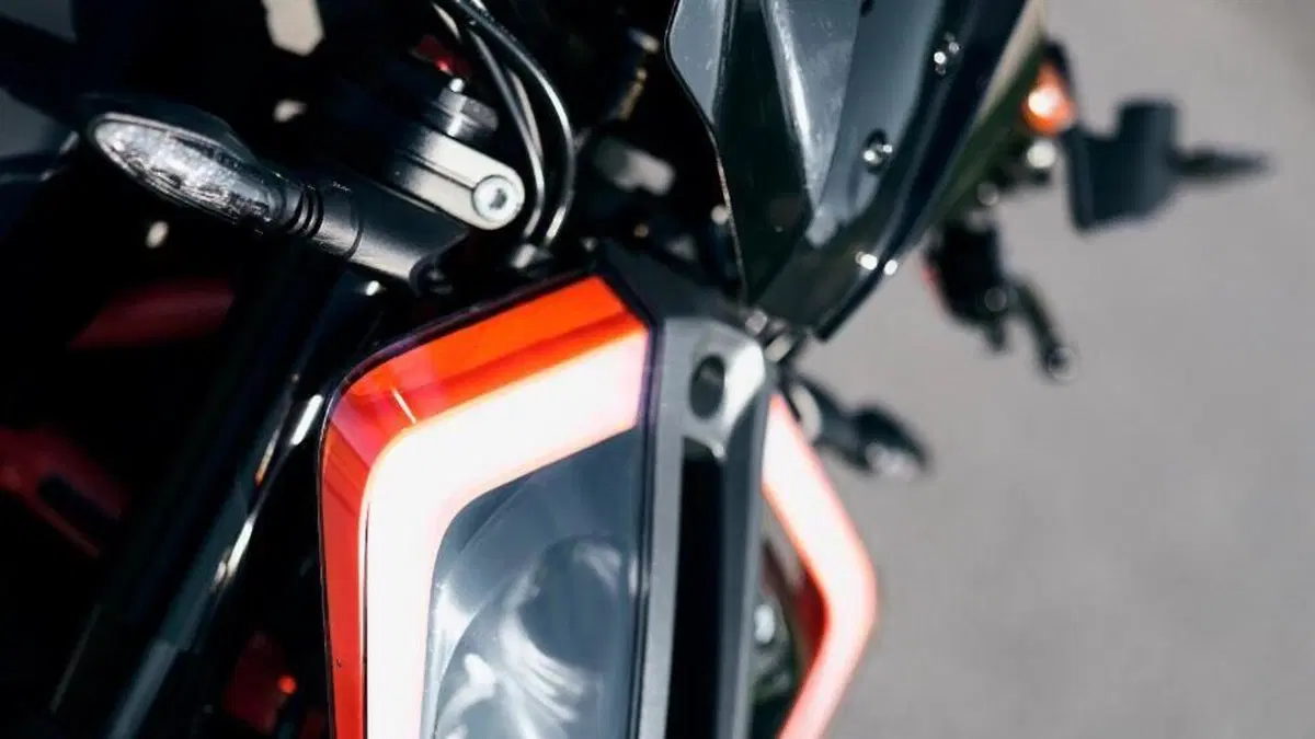 KTM 1290 Super Duke R (2021)  (16)