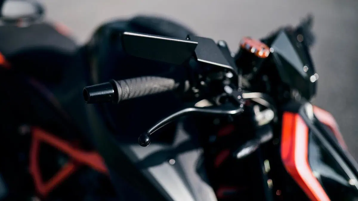 KTM 1290 Super Duke R (2021)  (17)