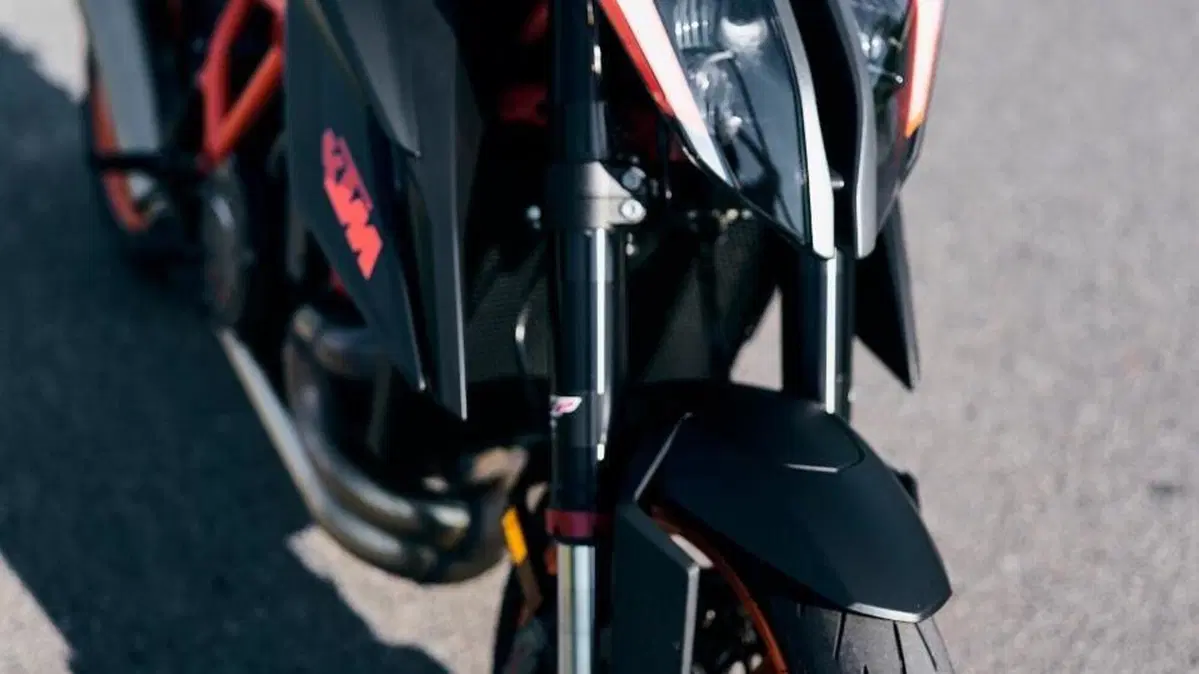 KTM 1290 Super Duke R (2021)  (18)