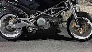 Ducati Monster 900 Special I.E. (1999 - 02)  (2)