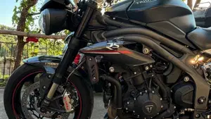 Triumph Speed Triple 1050 RS (2018 - 20)  (3)
