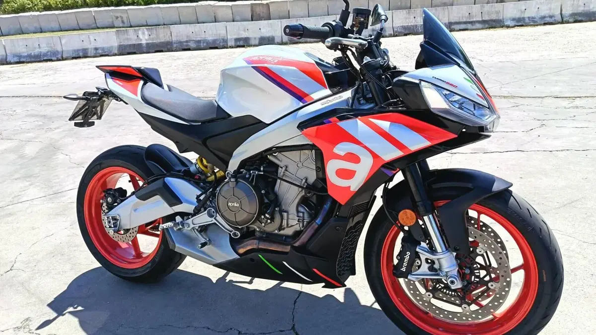 Aprilia Tuono 660 Factory (2022 - 24)  (2)