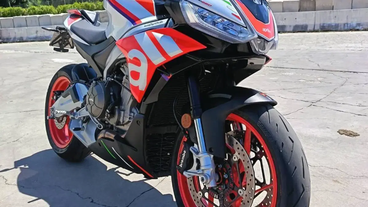 Aprilia Tuono 660 Factory (2022 - 24)  (3)