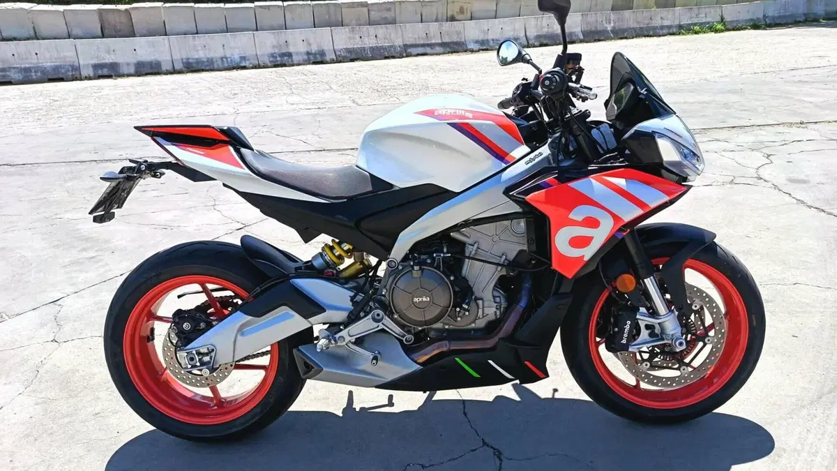 Aprilia Tuono 660 Factory (2022 - 24)  (4)