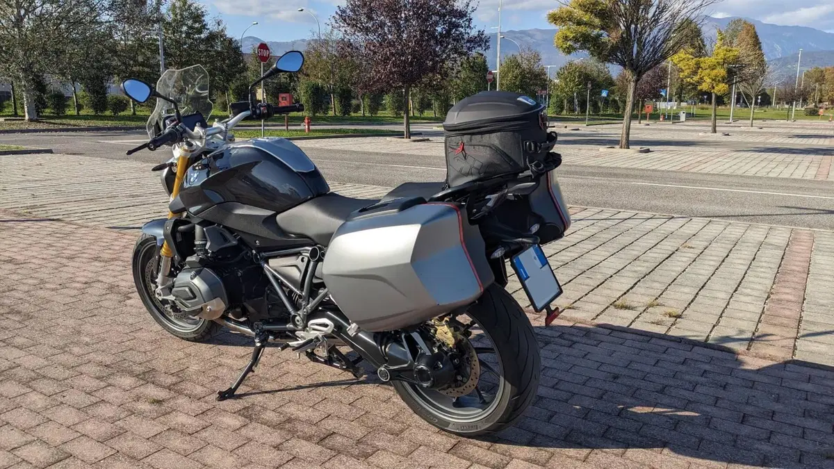 Bmw R 1200 R (2015 - 16)  (2)