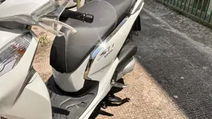 Honda SH 300 i ABS (2016 - 20)  (2)