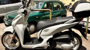 Honda SH 300 i ABS (2016 - 20)  (9)