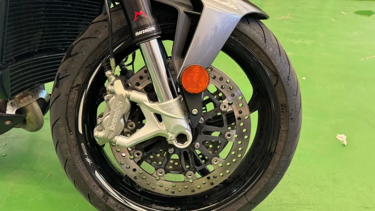 MV Agusta Brutale 800 RR (2021 - 25)  (8)