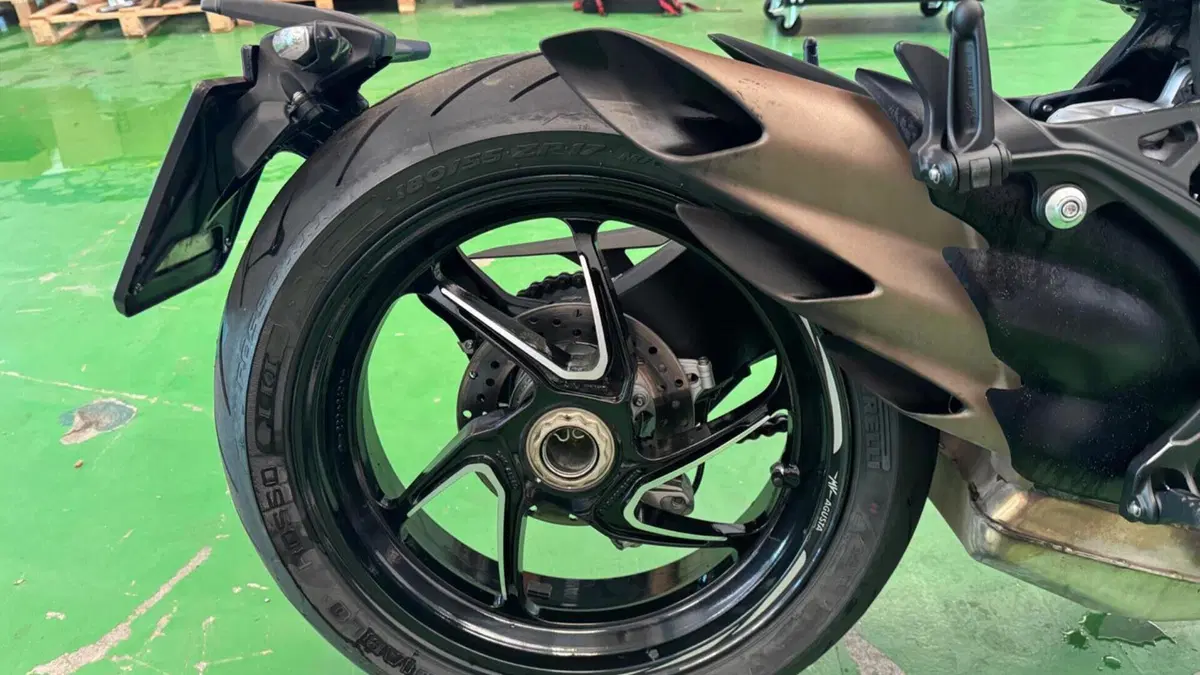 MV Agusta Brutale 800 RR (2021 - 25)  (9)