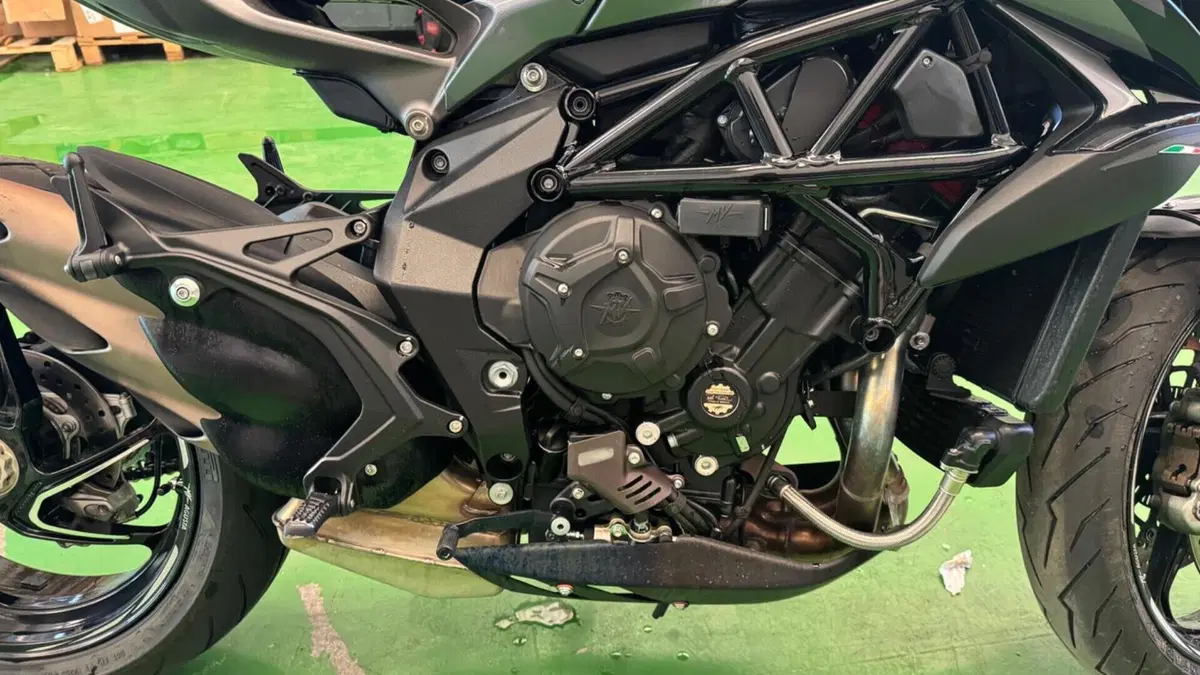 MV Agusta Brutale 800 RR (2021 - 25)  (10)