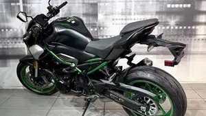 Kawasaki Z 900 SE (2025 - 26)  (2)