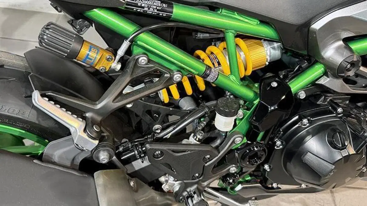 Kawasaki Z 900 SE (2025 - 26)  (6)