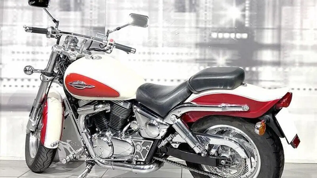 Suzuki Marauder VZ 800  (2)