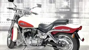 Suzuki Marauder VZ 800  (2)