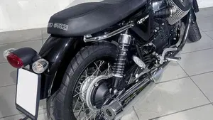 Moto Guzzi V7 II Racer (2015 - 17)  (4)