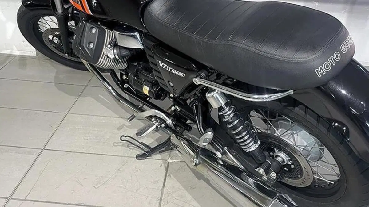 Moto Guzzi V7 II Racer (2015 - 17)  (5)