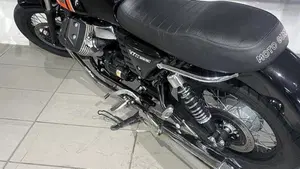 Moto Guzzi V7 II Racer (2015 - 17)  (5)
