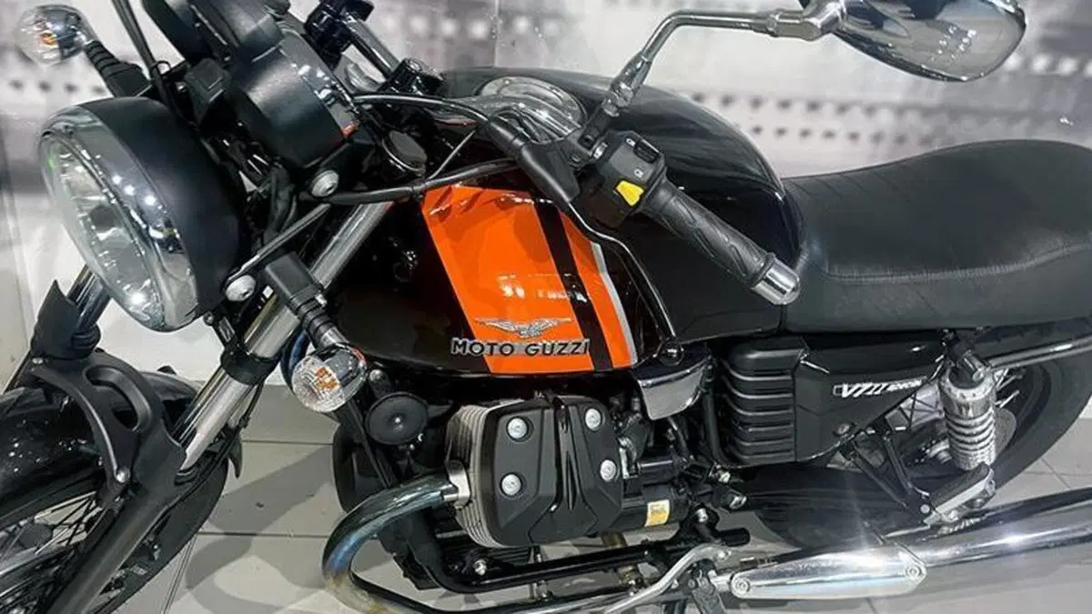 Moto Guzzi V7 II Racer (2015 - 17)  (6)