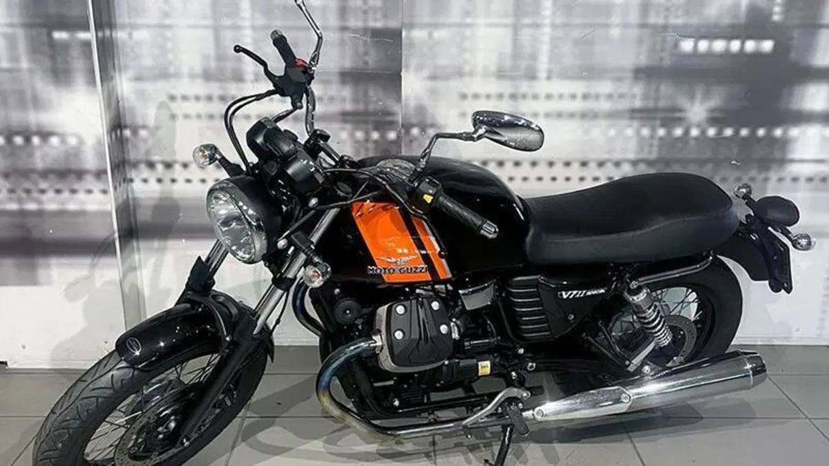 Moto Guzzi V7 II Racer (2015 - 17)  (7)