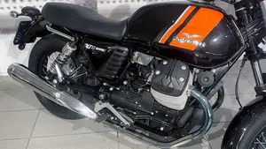 Moto Guzzi V7 II Racer (2015 - 17)  (9)