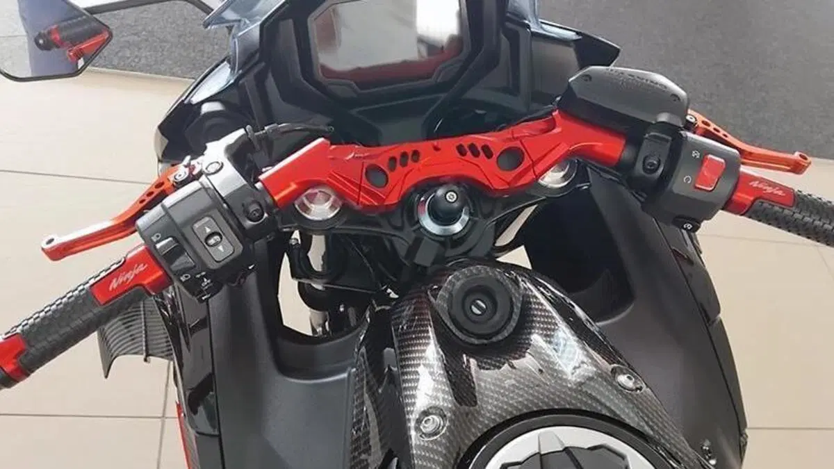 Kawasaki Ninja 650 40th Anniversary Edition (2024)  (6)