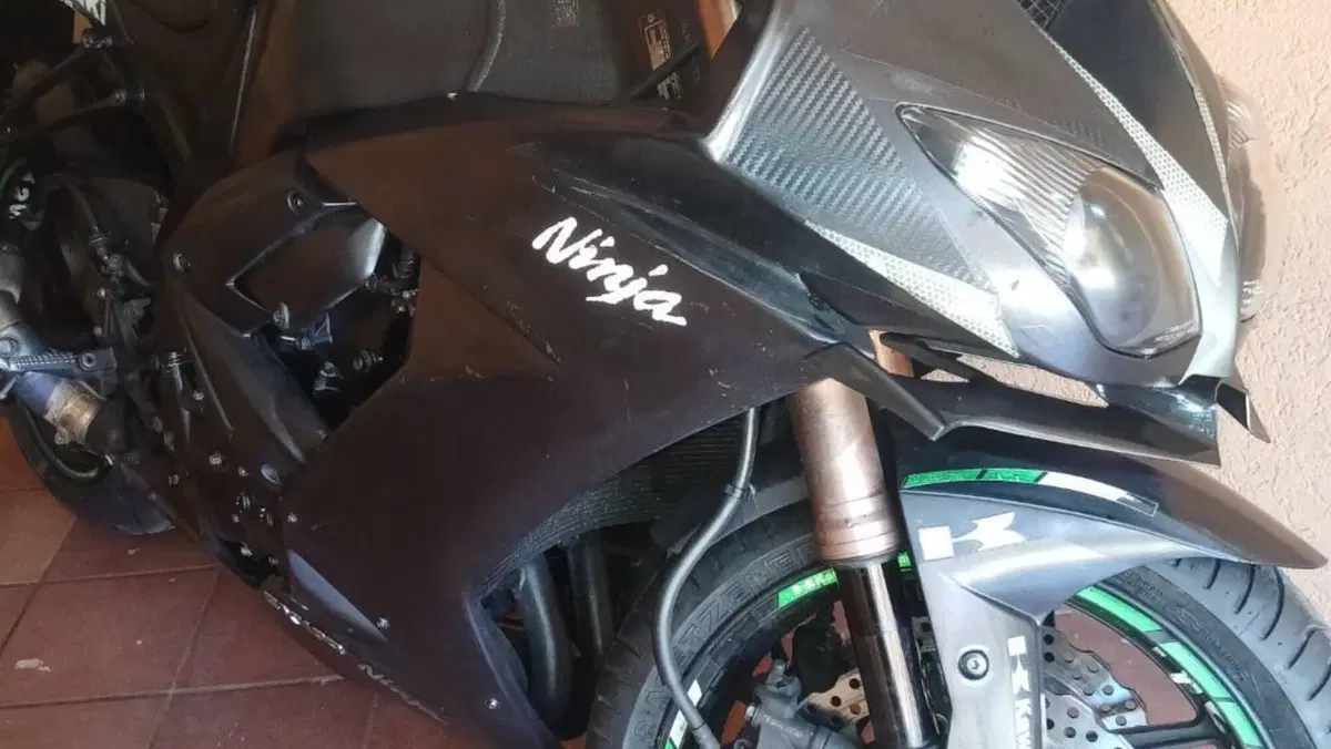 Kawasaki Ninja 1000 ZX-10R (2010 - 11)  (6)