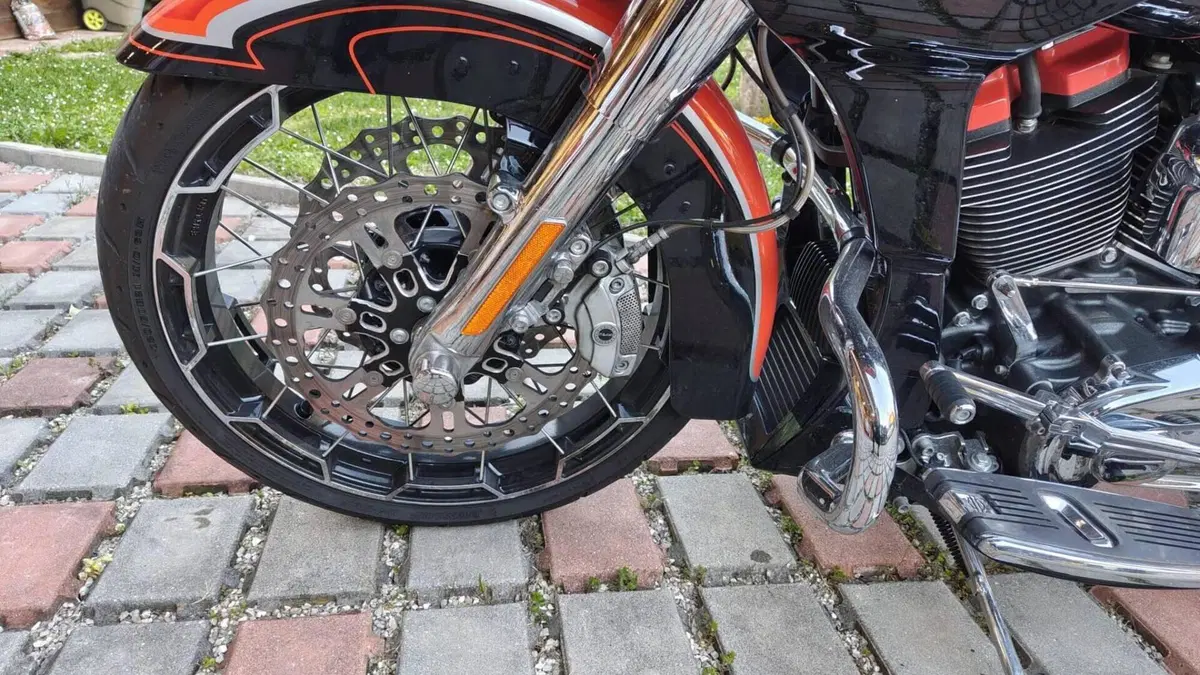 Harley-Davidson CVO Road Glide Limited (2022)  (4)