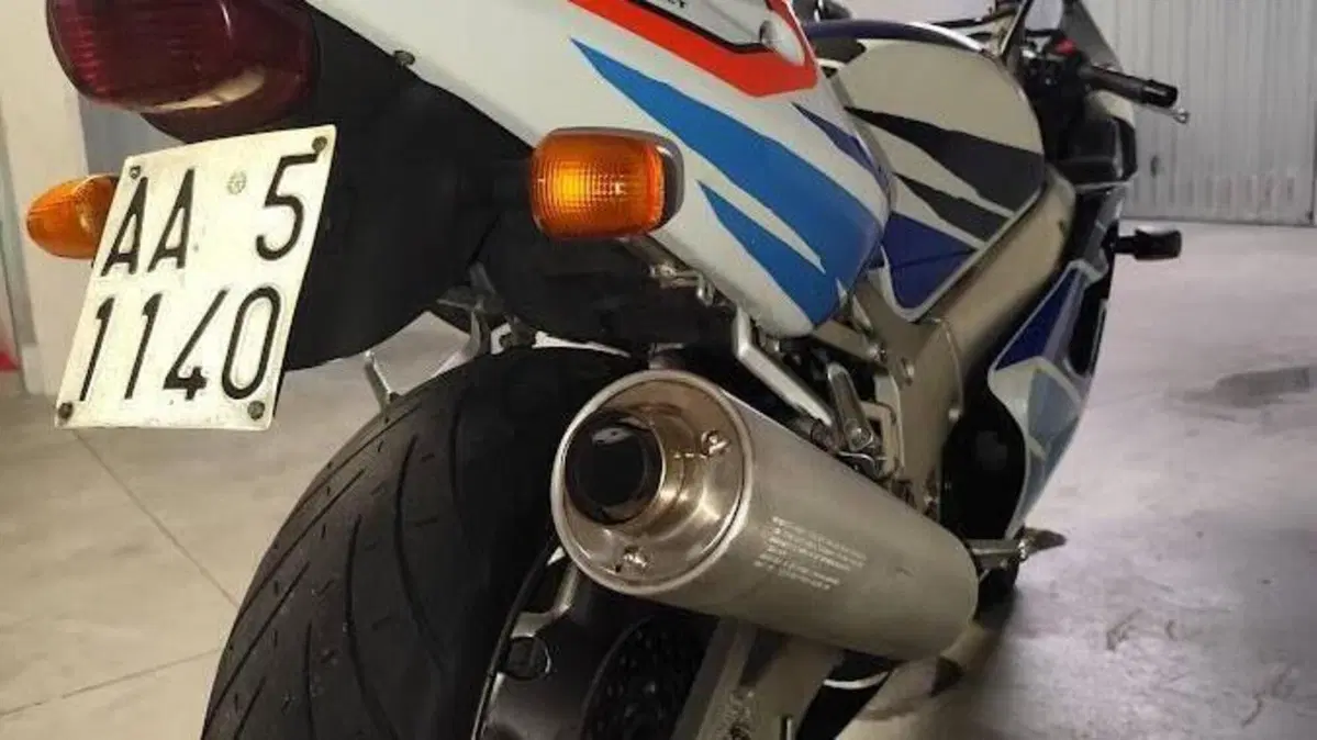 Suzuki GSX R 750 (1996 - 97)  (6)