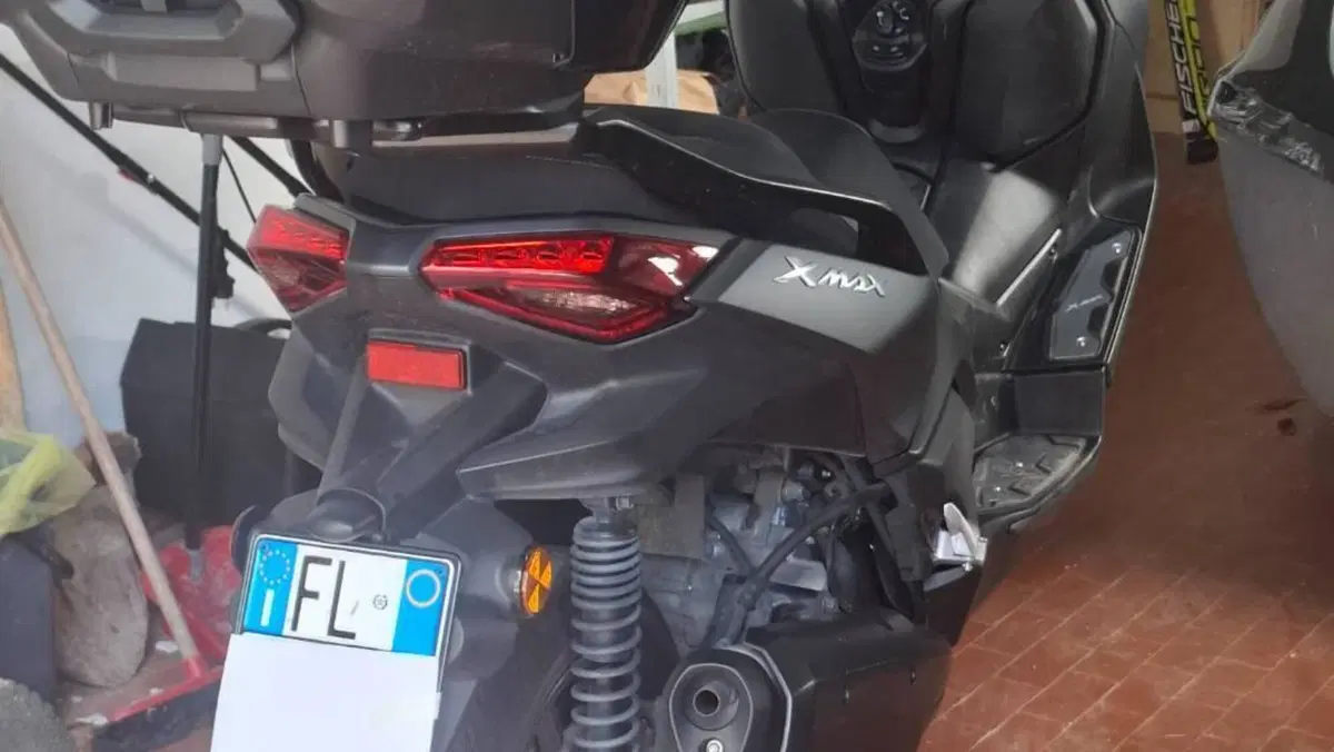Yamaha X-Max 300 (2025 - 26)  (2)
