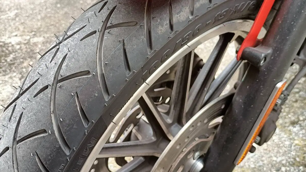 Harley-Davidson 883 R (2008 - 16) - XL 883R  (7)