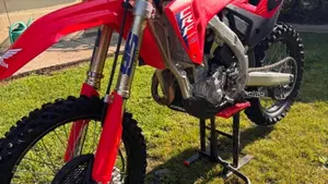 Honda CRF 250R (2025)  (3)