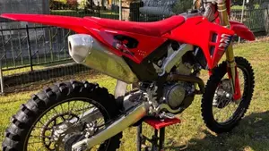 Honda CRF 250R (2025)  (4)