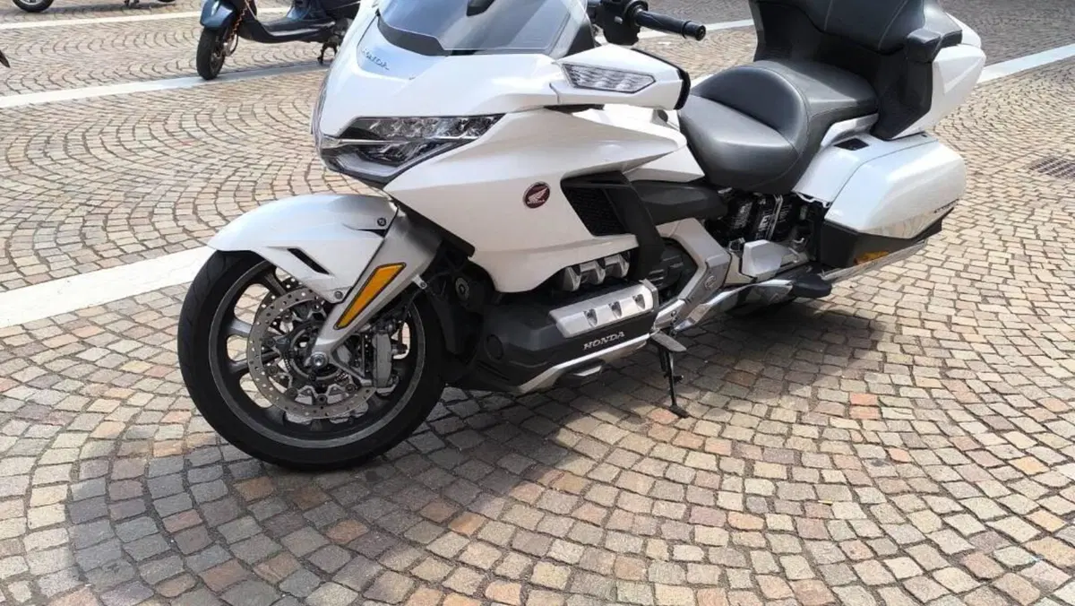 Honda GL 1800 Gold Wing Tour DTC (2018 - 20)  (2)