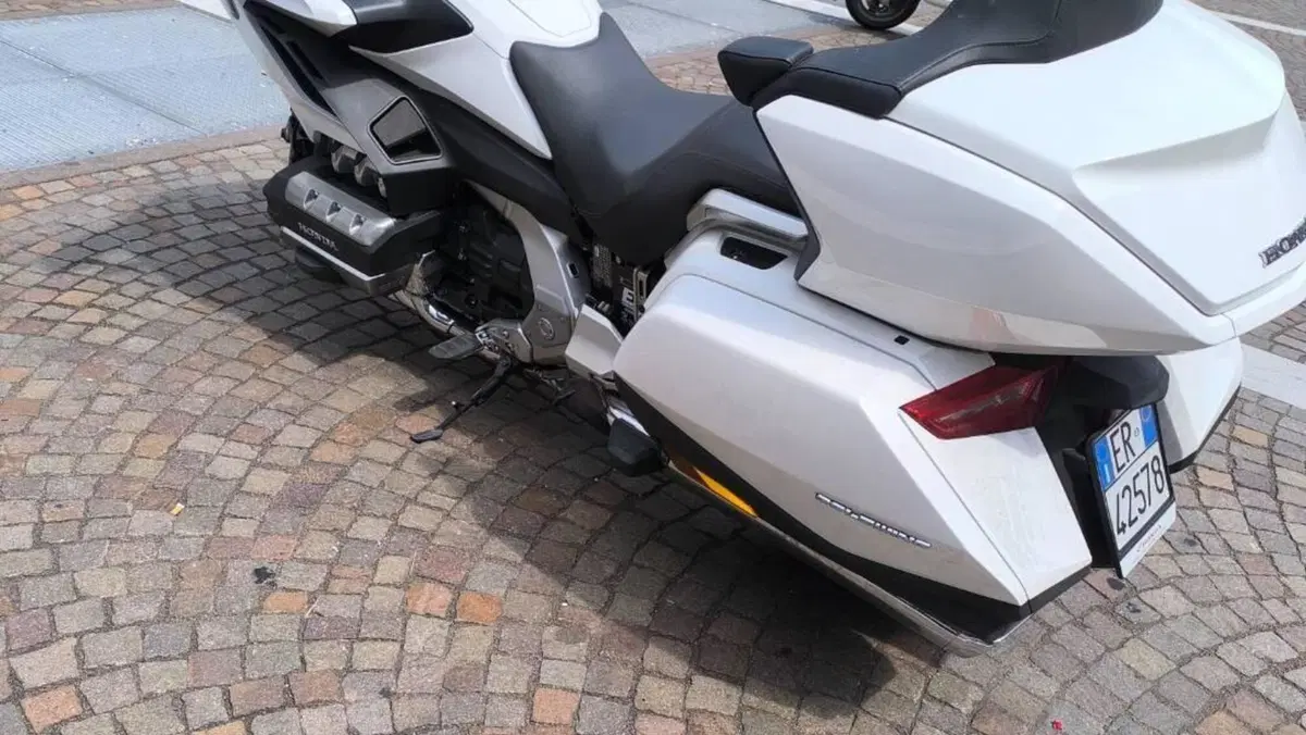 Honda GL 1800 Gold Wing Tour DTC (2018 - 20)  (3)