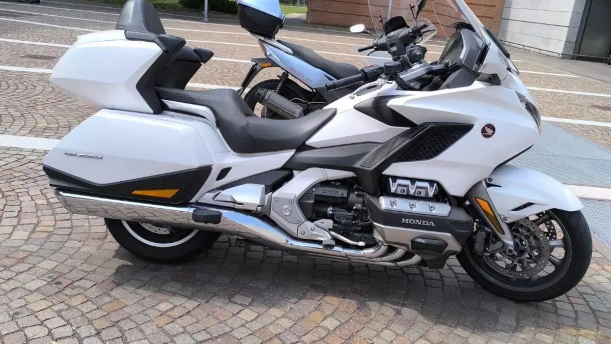 Honda GL 1800 Gold Wing Tour DTC (2018 - 20)  (4)