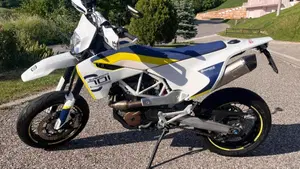 Husqvarna 701 Supermoto (2017 - 19)  (2)